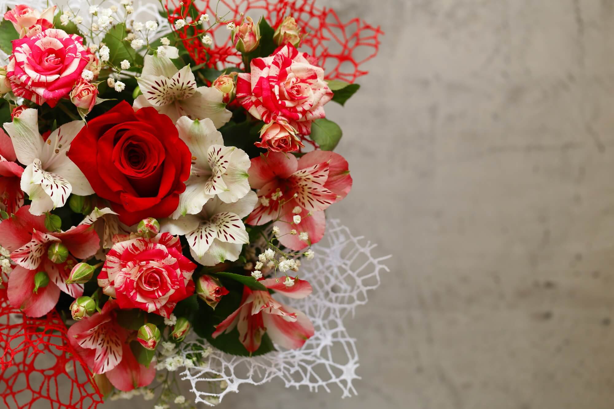 Online Florist UK Top 4 Flower Delivery Service To Gift Flowers