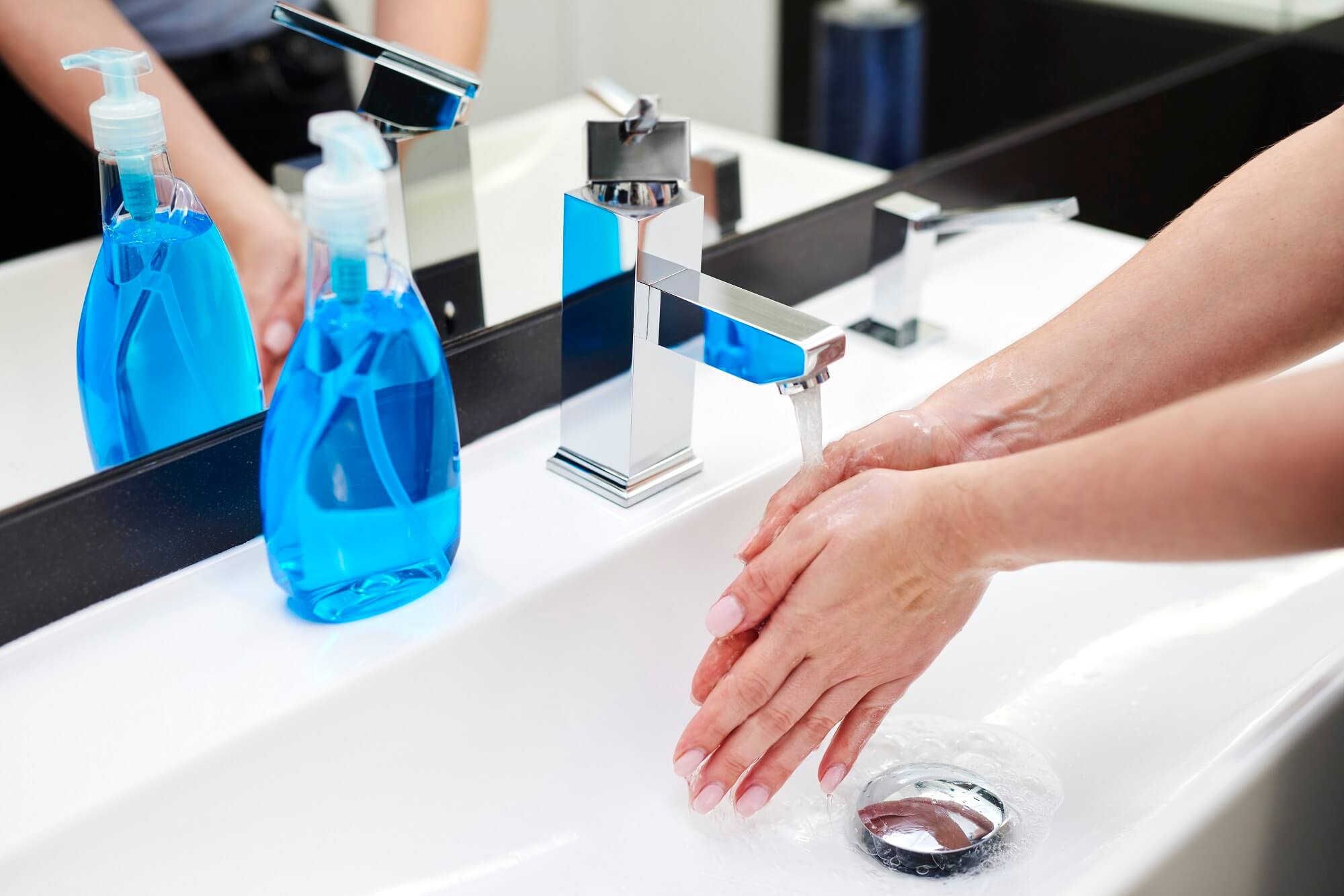 wetting hand before following hand hygiene steps