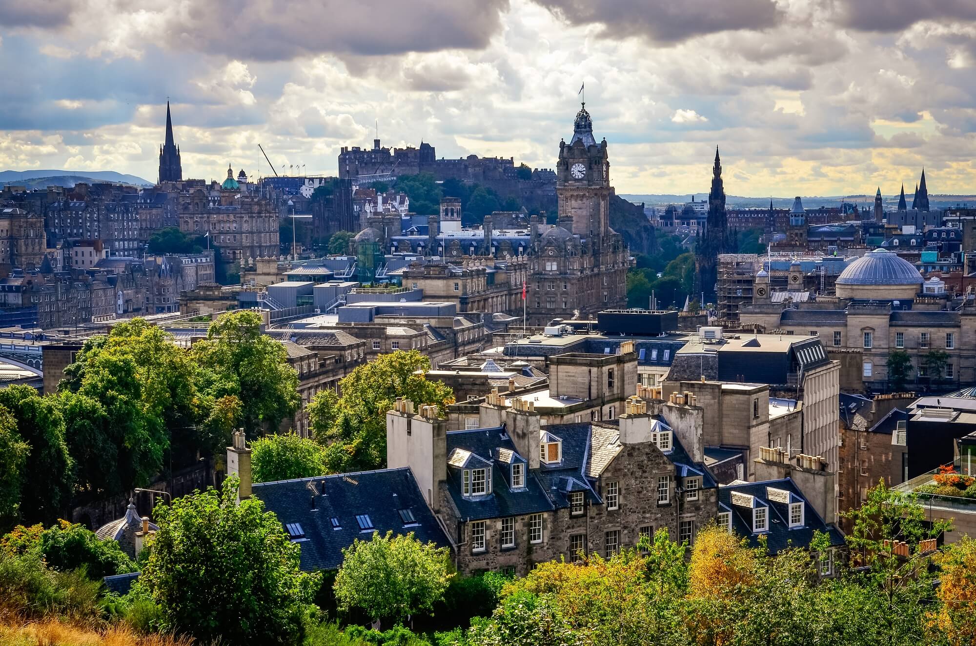 Scenic view of Edinburgh skyline with the castle in background, Scotland, United Kingdom