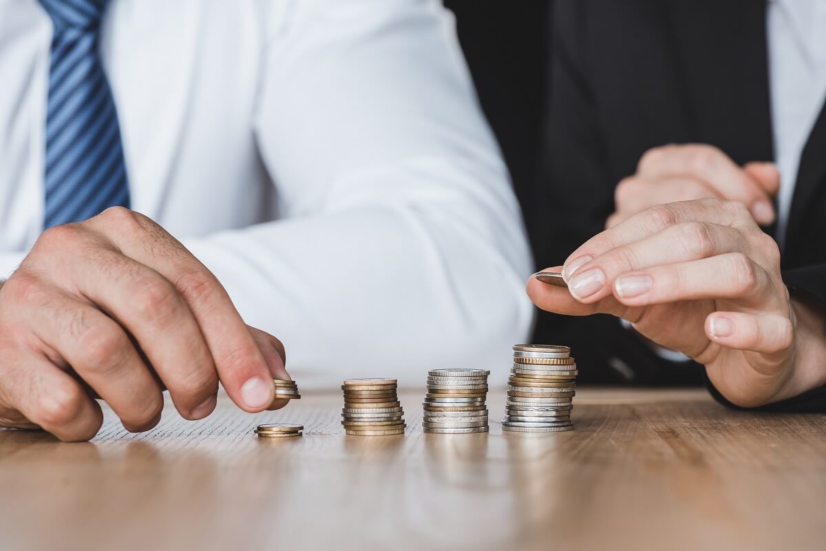  financiers stacking coins